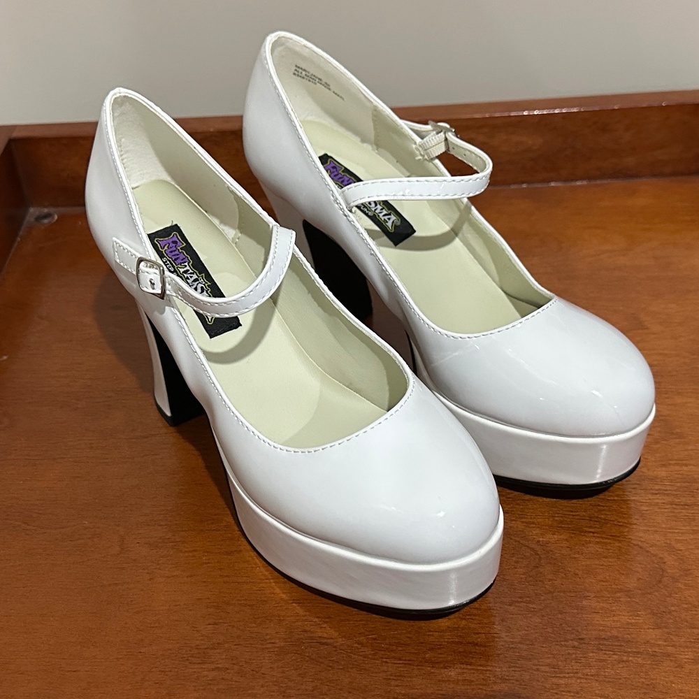 Funtasma Mary Jane Pump, White, Size 8